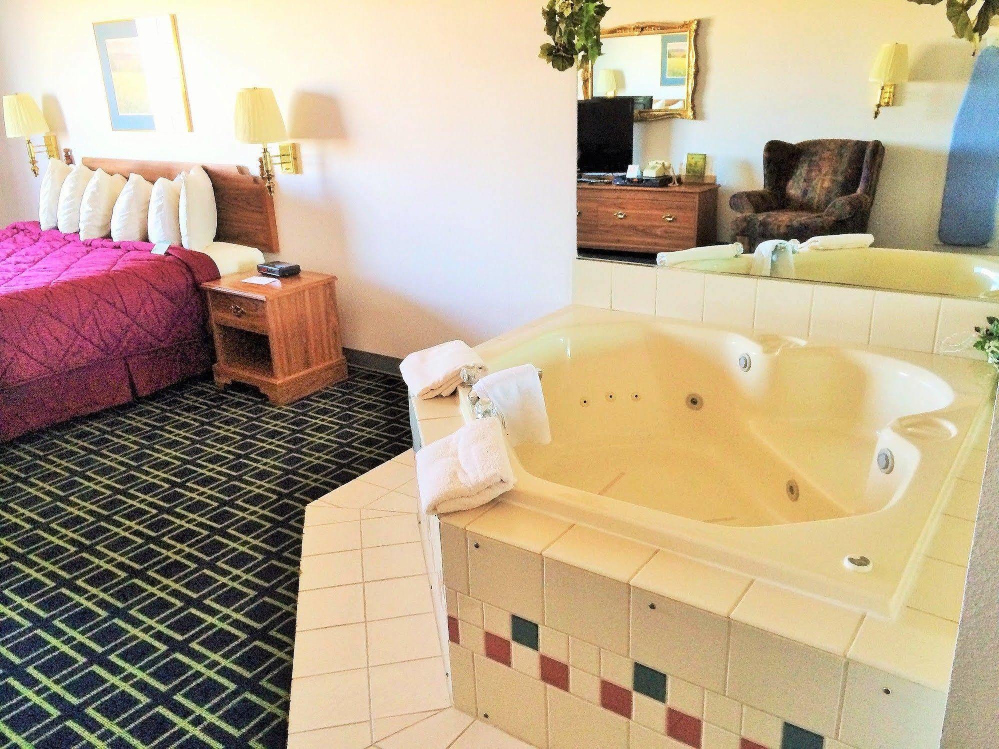 Cobblestone Inn & Suites - Platteville Exteriör bild