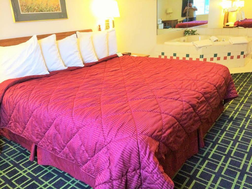 Cobblestone Inn & Suites - Platteville Exteriör bild